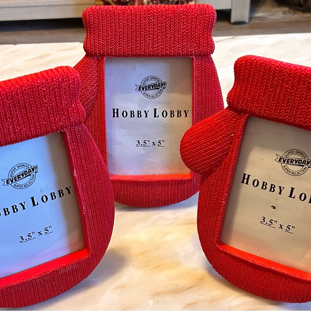 Hobby Lobby Set of 3 Red Mitten Photo Frames Vintage Christmas Size 3.5” x 5”